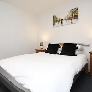 Cozy And Spacious 1 Double Bedroom Located By Excel- E16 Apartment London