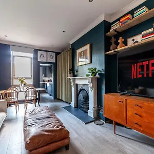 Arte - 2 Bed Luxurious Flat, Garden, 5min Dalston St., Parking Available, Serviced - Up To 5 Ppl Apartment London